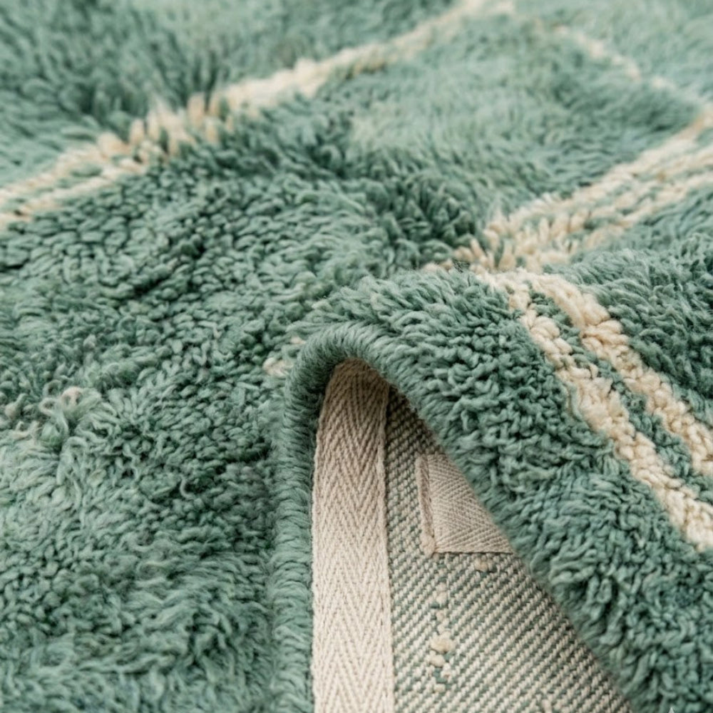 Tapis Berbère Azilal Vert Céladon à Motifs Géométriques Fait Main