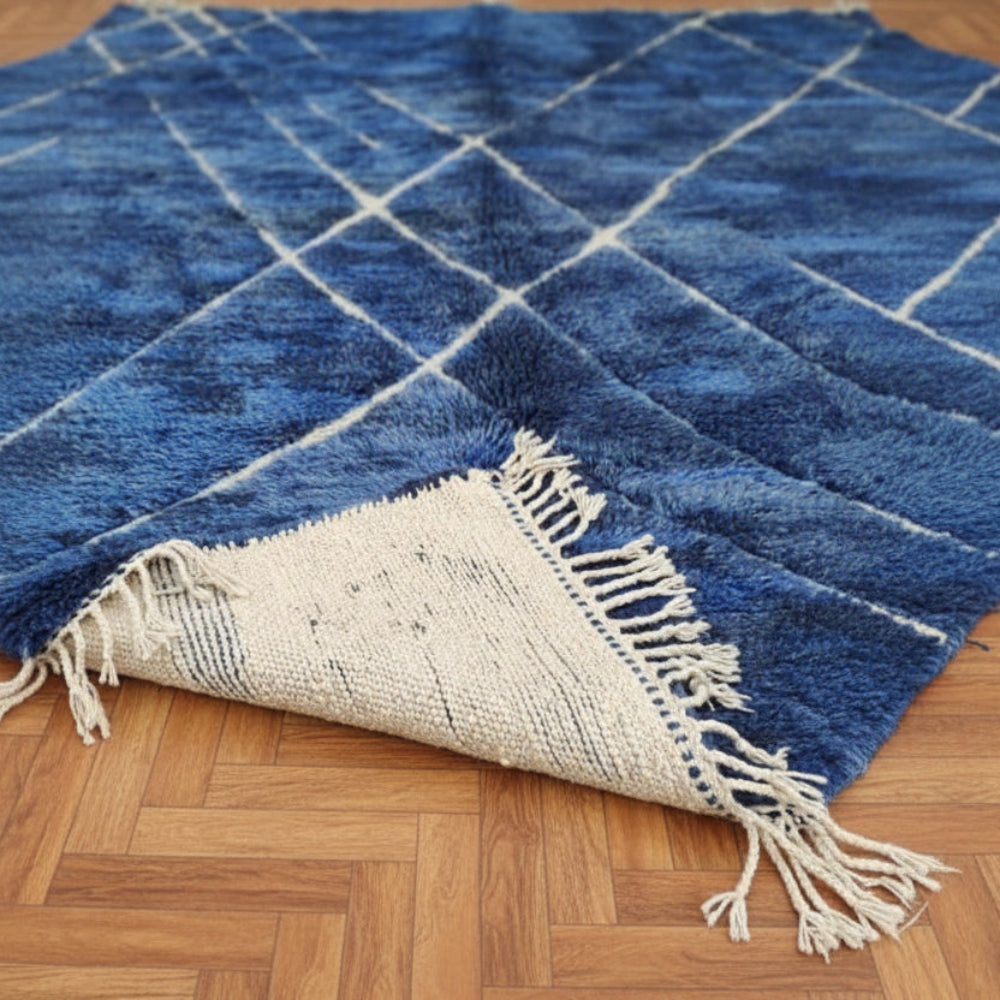 Tapis Berbère Azilal Bleu Indigo Motifs Géométriques Blancs Laine Fait Main