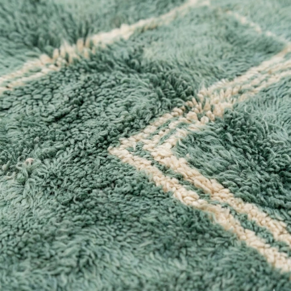 Tapis Berbère Azilal Vert Céladon à Motifs Géométriques Fait Main