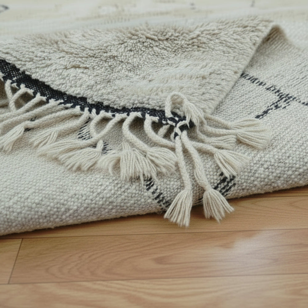 Tapis Berbère Beni Ouarain – Laine Naturelle et Motifs Noirs