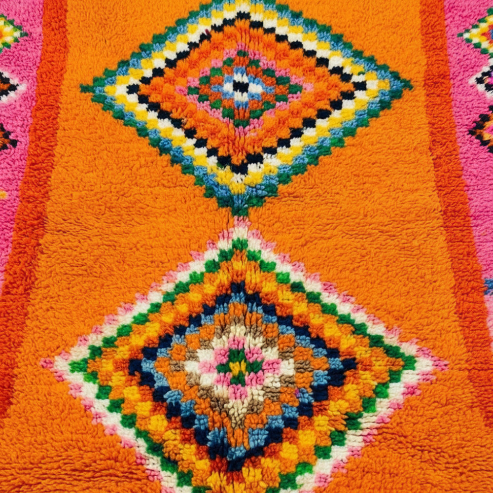 Tapis Berbère Boujad Artisanal – Orange Fuchsia, Losanges Berbères Multicolores