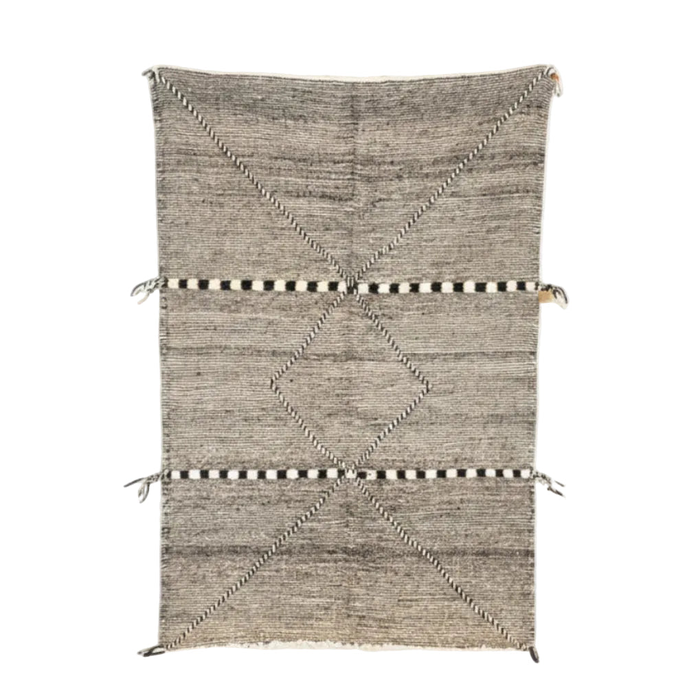 Tapis Berbère Kilim Zanafi Artisanal – Gris Chiné, Motifs Berbères Noirs et Blancs
