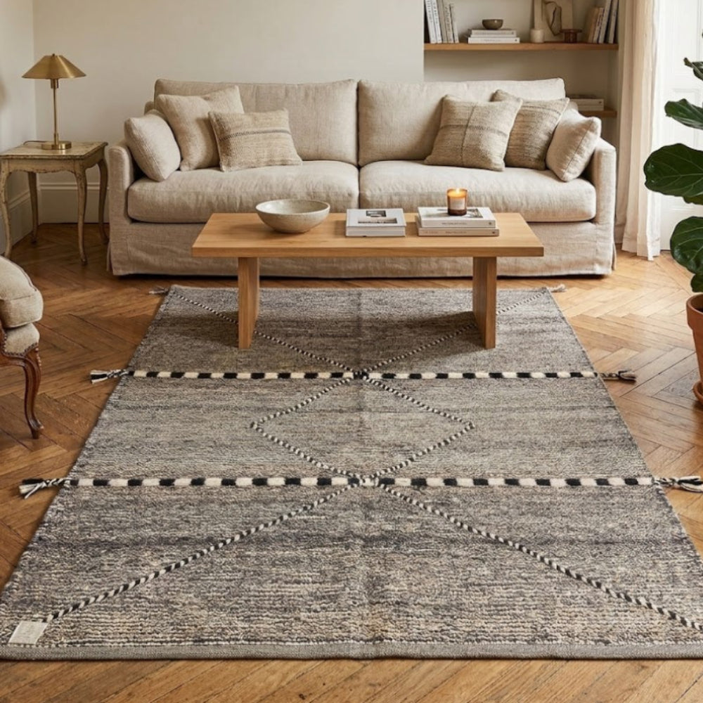 Tapis Berbère Kilim Zanafi Artisanal – Gris Chiné, Motifs Berbères Noirs et Blancs