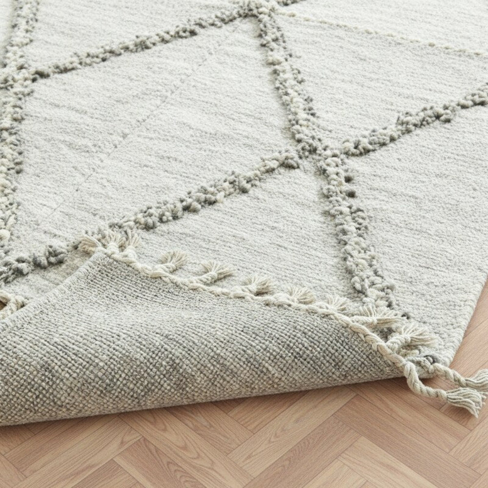 Tapis Berbère Zanafi Marocain Tissé Main – Losanges en Relief Laine Naturelle Blanc Cassé